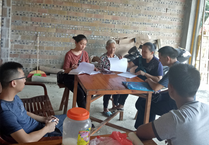 我校玉林市容县石头镇挂职小组协助石头镇人民政府检查扶贫工作落实