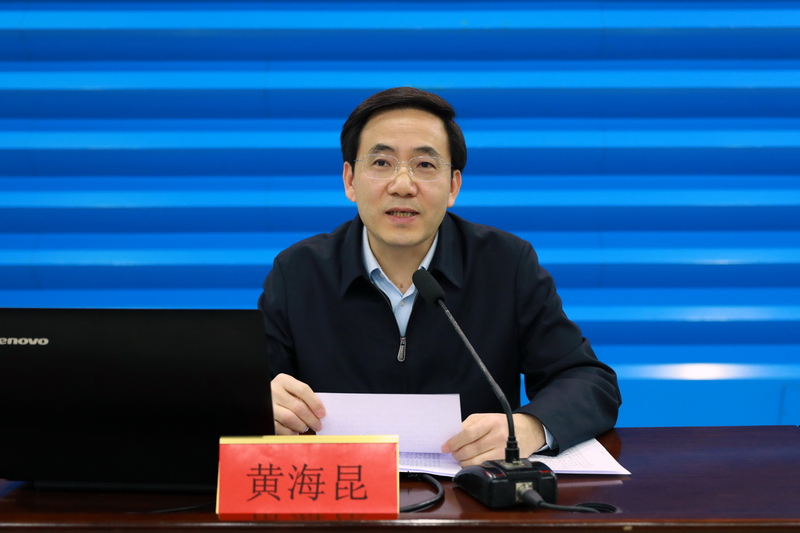 玉林市委书记市人大常委会主任黄海昆为我校师生讲授思想政治教育课