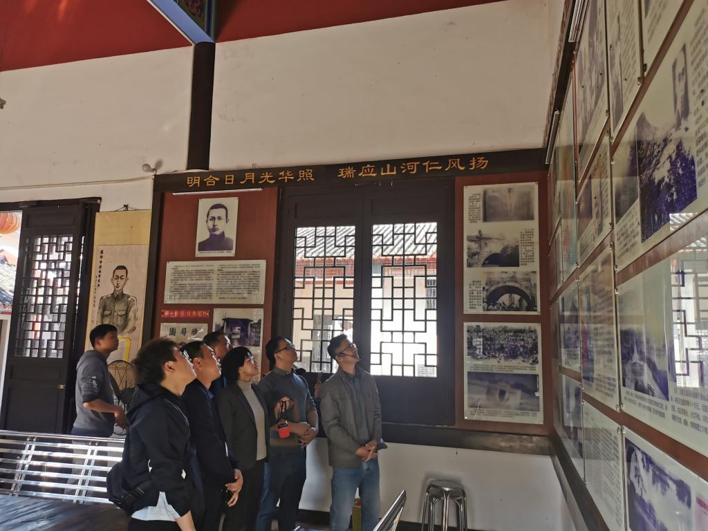 在爱国主义教育基地"虎将堂",李开明讲述身为桂系将领的李明瑞在北伐