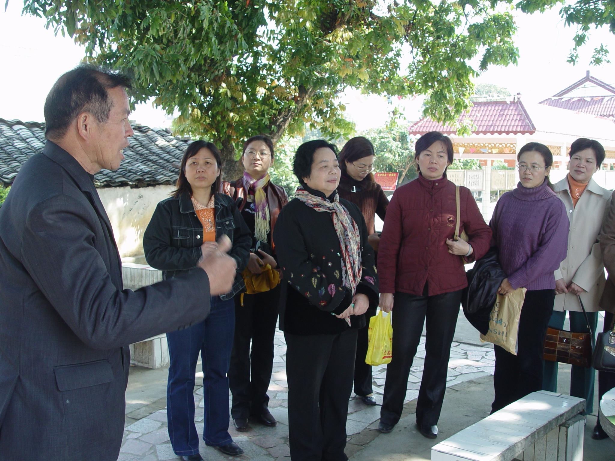 我院工会组织女中层领导干部到罗政村参观考察