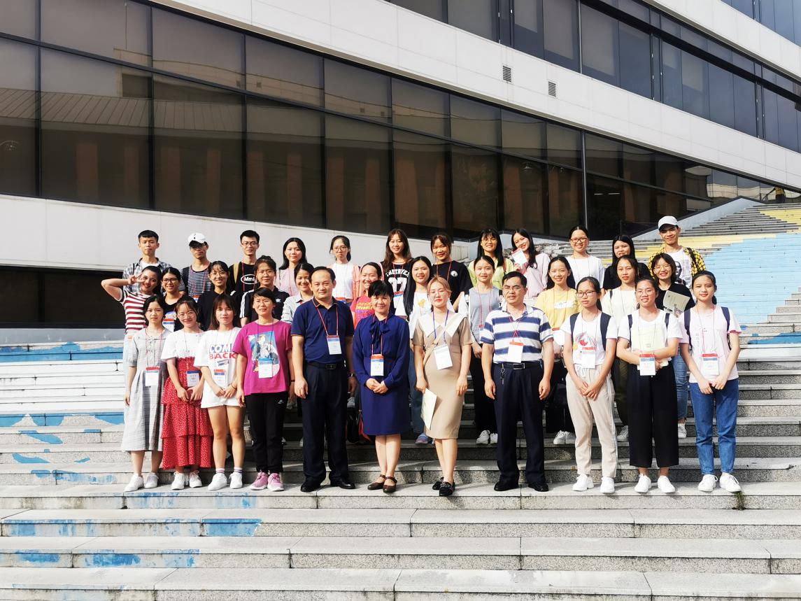 (二级教授),桂林南药质量部负责人李端宾等企业行业专家来校开设讲座